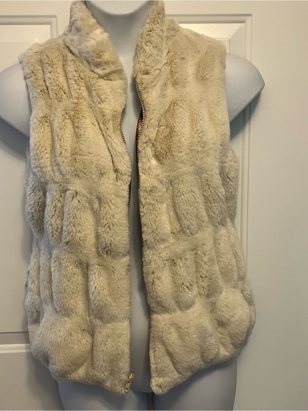 Donna Salyers Fabulous Faux Furs Size Medium Vest Jacket Cream Ivory Made in US